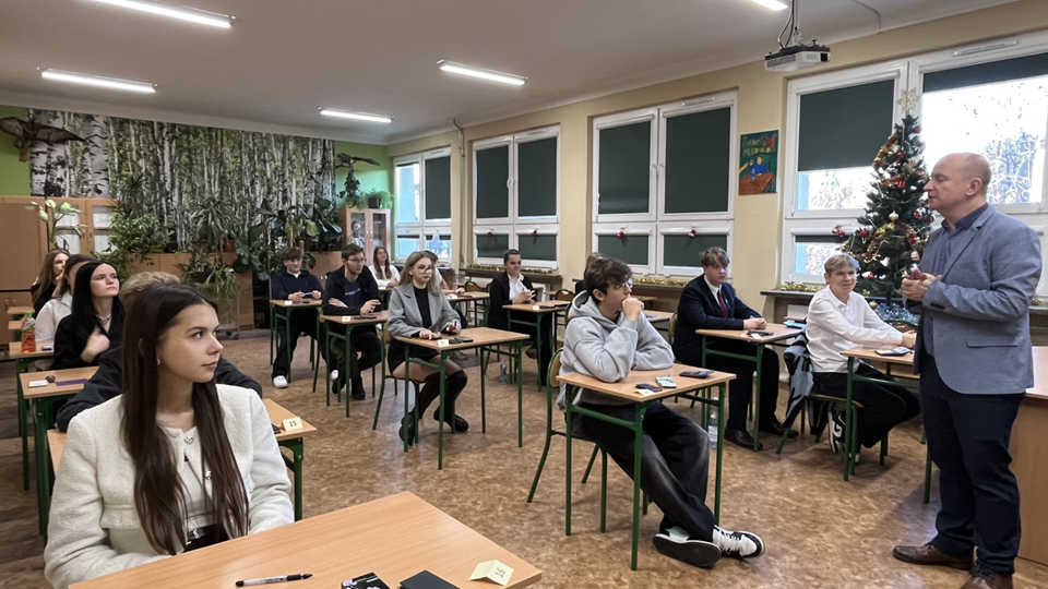 Uczniowie podczas 13 Olimpiady Wiedzy o Turystyce etapu okręgowego