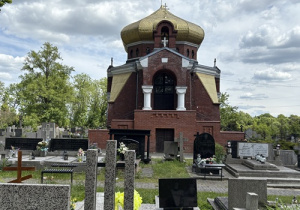 Cerkiew na prawosławnym cmentarzu na Dołach w Łodzi
