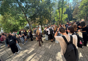 uczniowie na kiermaszu podręczników