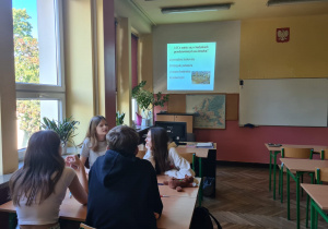 Uczestnicy konkursu rozwiązują zadania