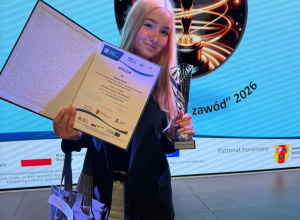 Uczennica z nagrodą