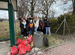 Grupa uczniów biorąca udział w akcji