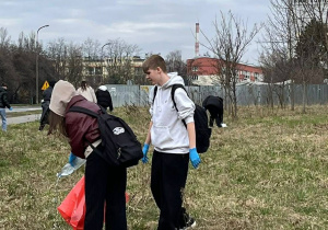 Uczniowie biorący udział w akcji