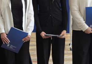Uczniowie podczas uroczystego podsumowania projektu Erasmus+ „Europejski staż drogą do sukcesu