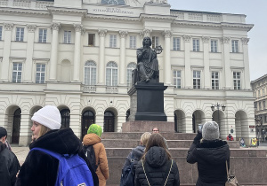 Uczniowie podczas wycieczki do Warszawy