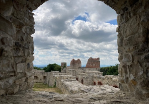 Widok ruin zamku Tenczyn