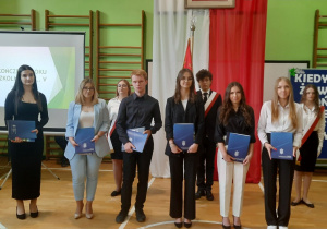 Zdobywcy świadectwa z wyróżnieniem.
